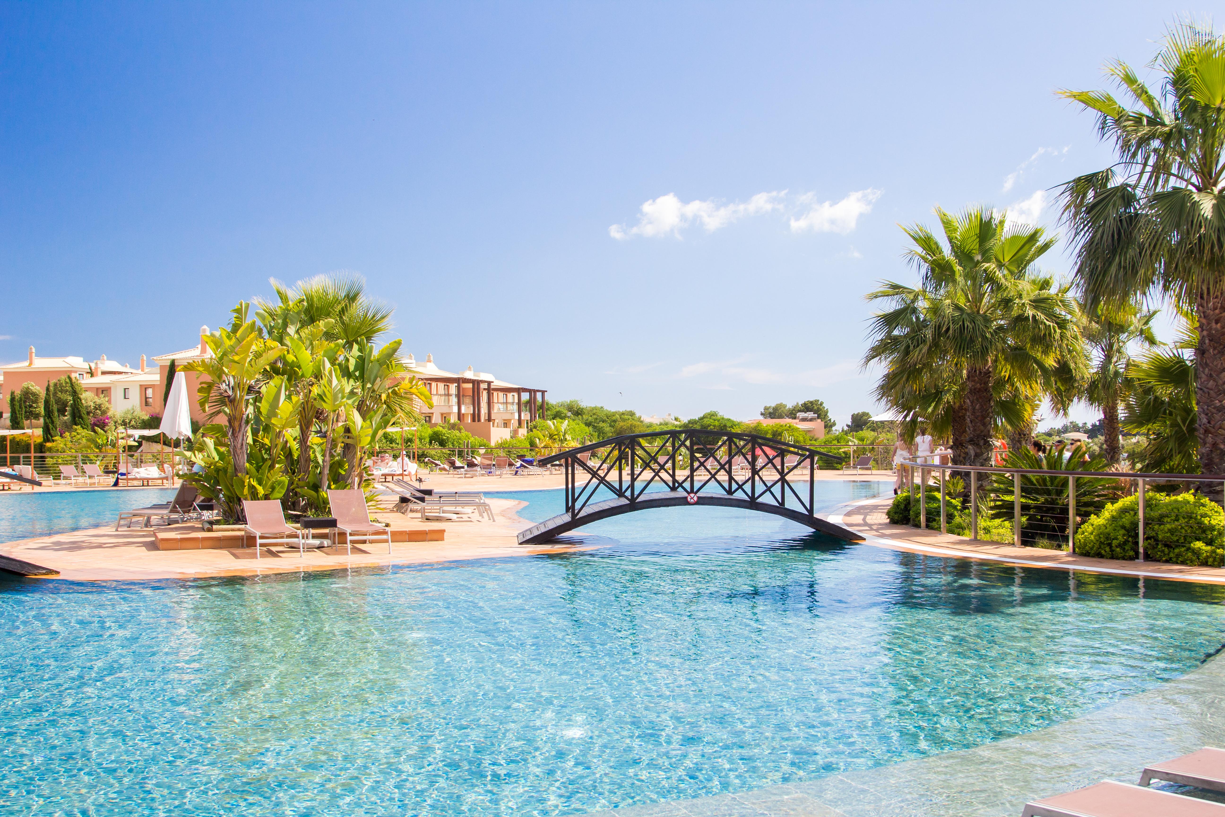 モンテ サント リゾート カルヴォエイロ エクステリア 写真 The resort's lagoon