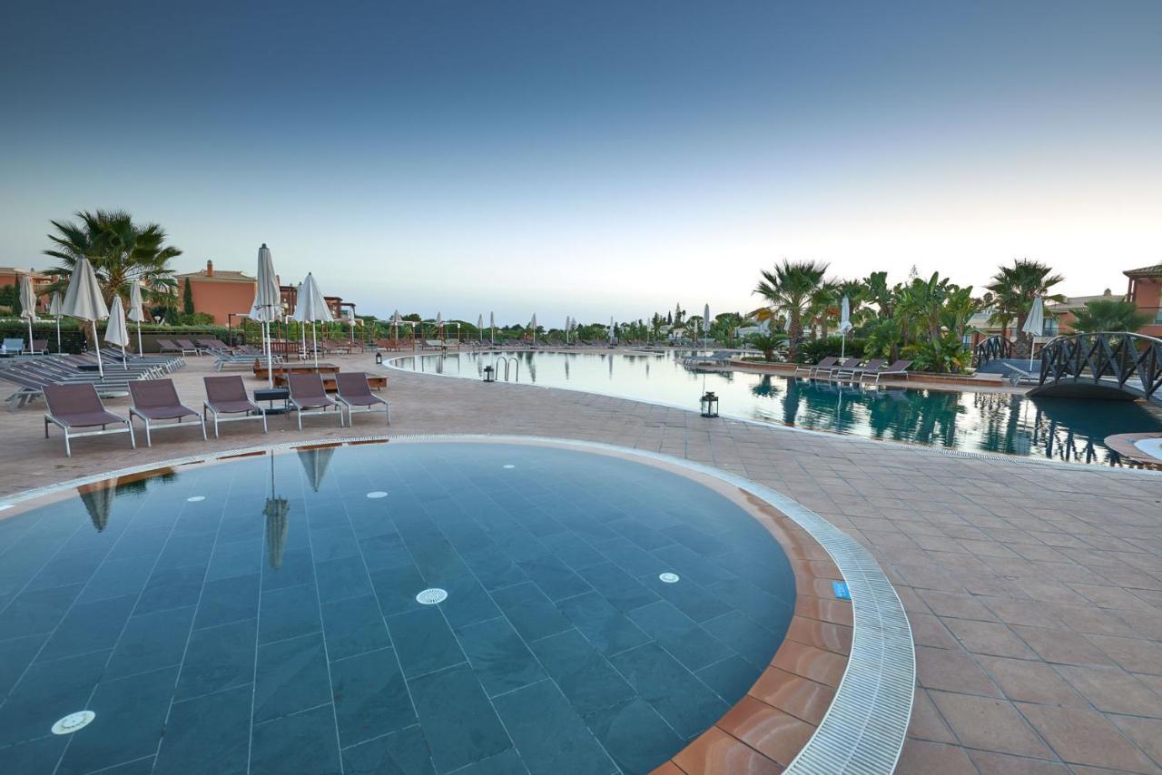 モンテ サント リゾート カルヴォエイロ エクステリア 写真 The swimming pool at the hotel